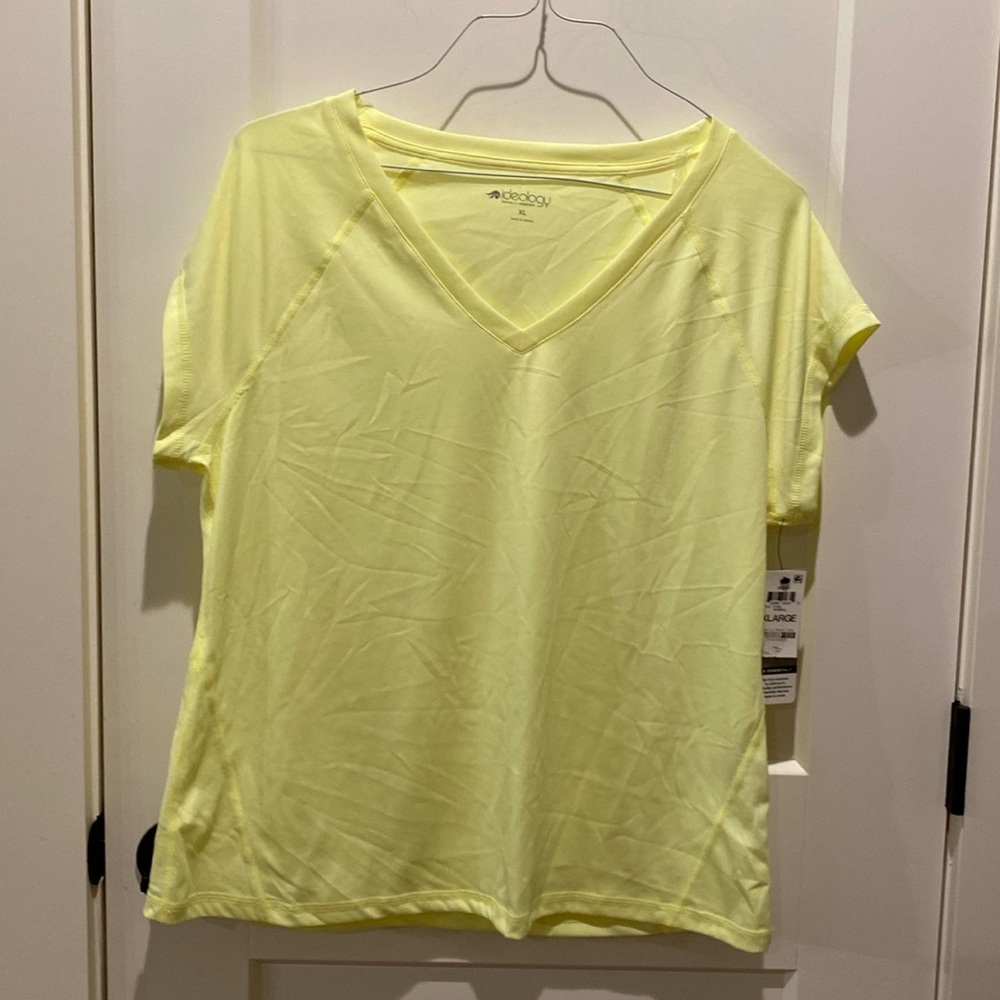Ladies Ideology Dri-Fit Shirt Sleeve V-Neck Shirt.  Size XL. ‎ Yellow.  NWT